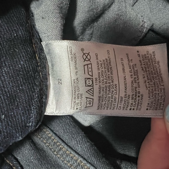 Woman’s Old Navy High Rise Denim Skirt Size 22 - Picture 4 of 4